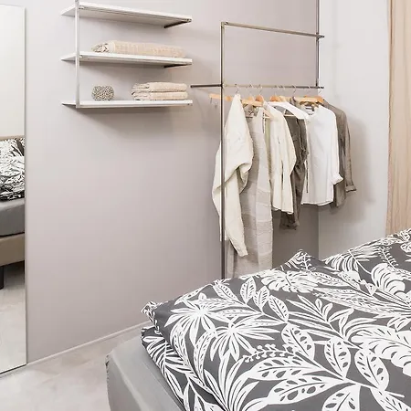Flat Apartment *